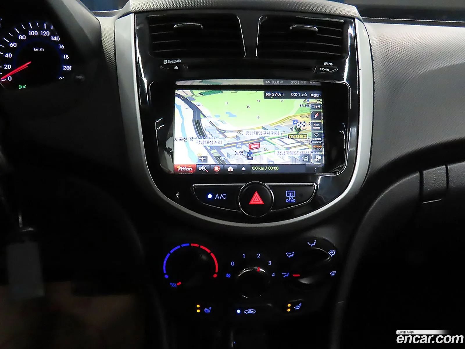 Hyundai Accent 2012 — 10