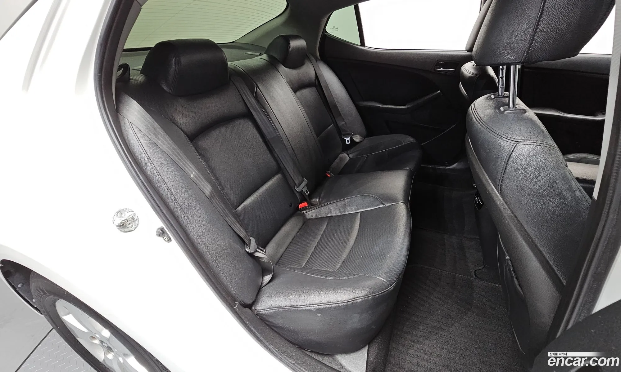Kia K5 2013 KNAGN418BEA429729 — 30