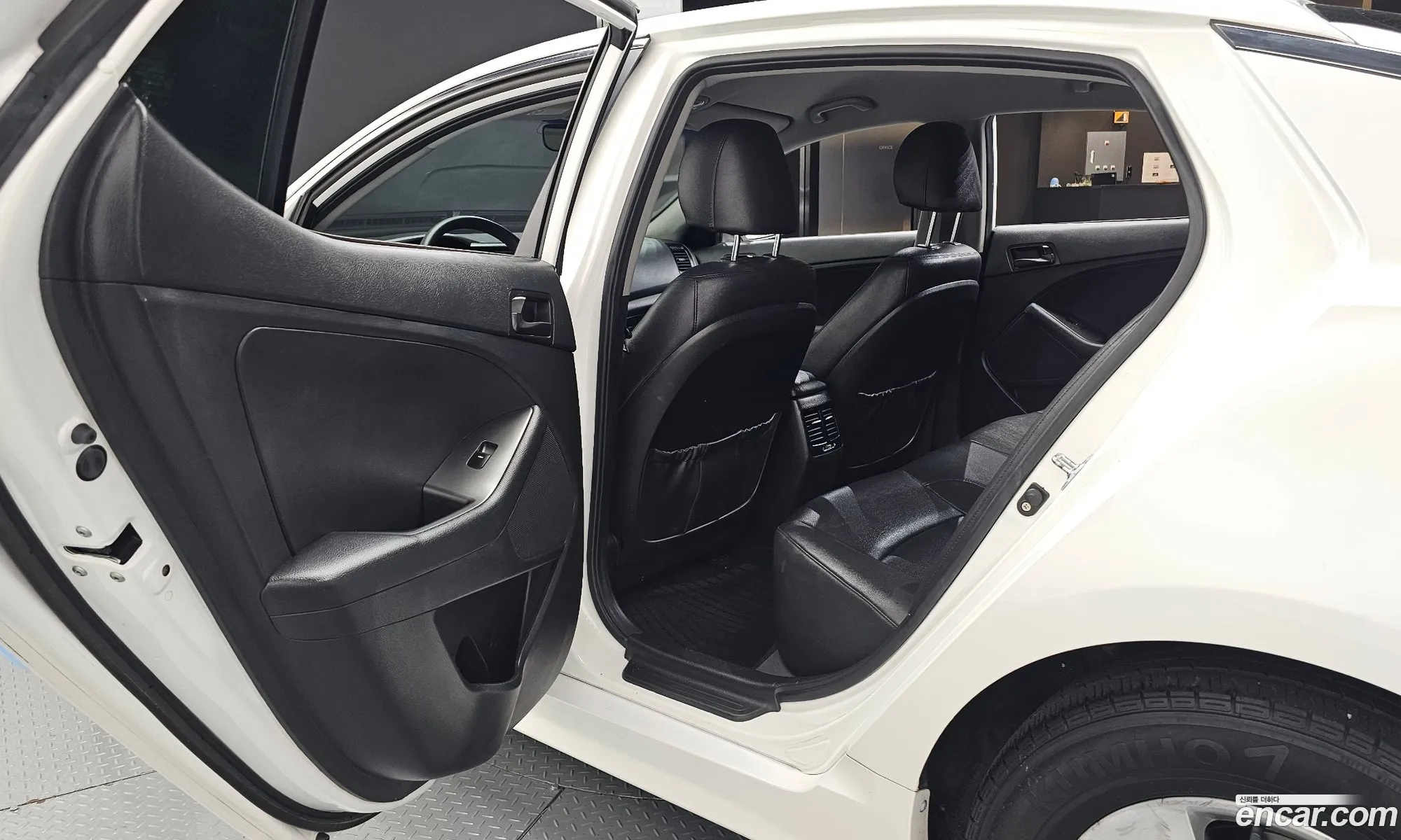 Kia K5 2013 KNAGN418BEA429729 — 10