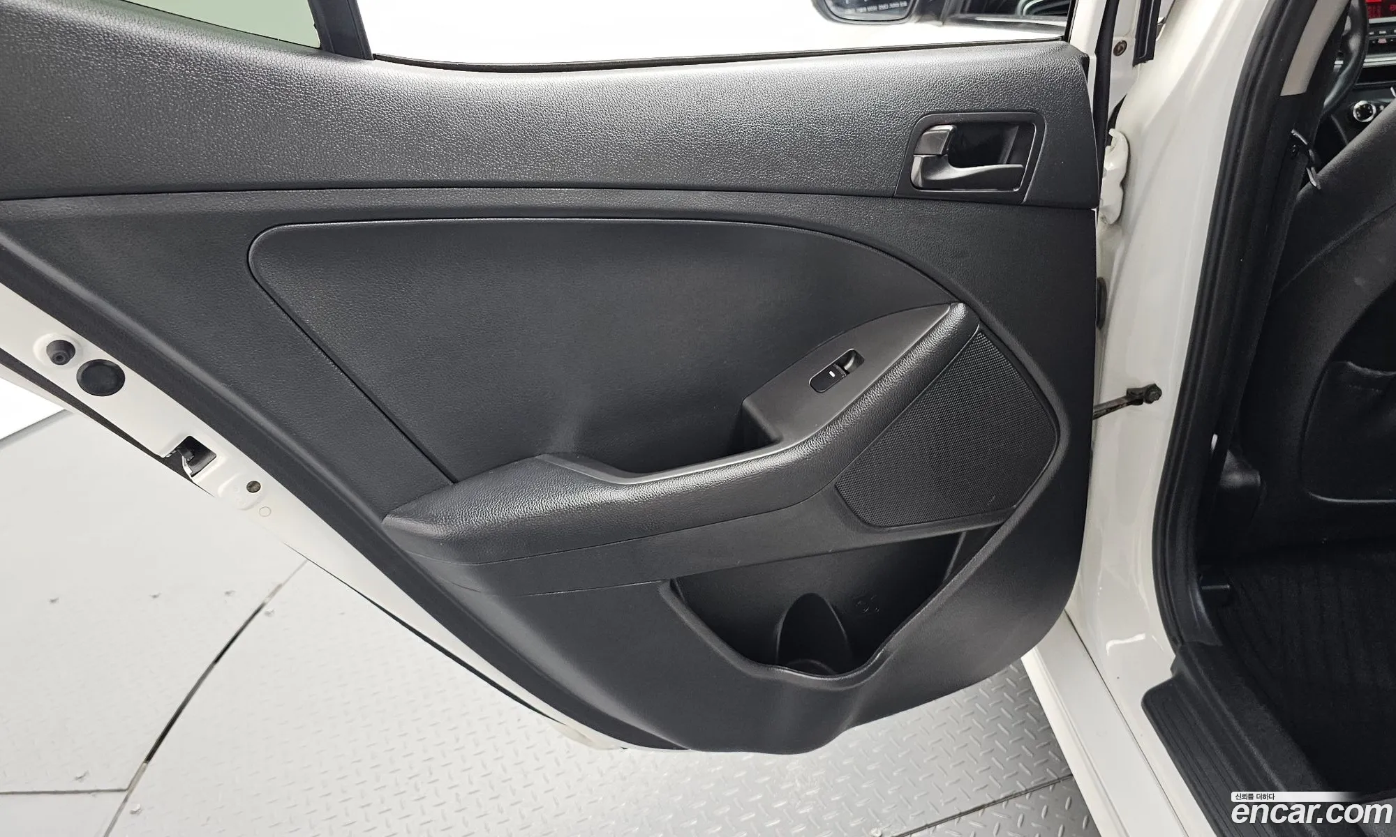Kia K5 2013 KNAGN418BEA429729 — 32