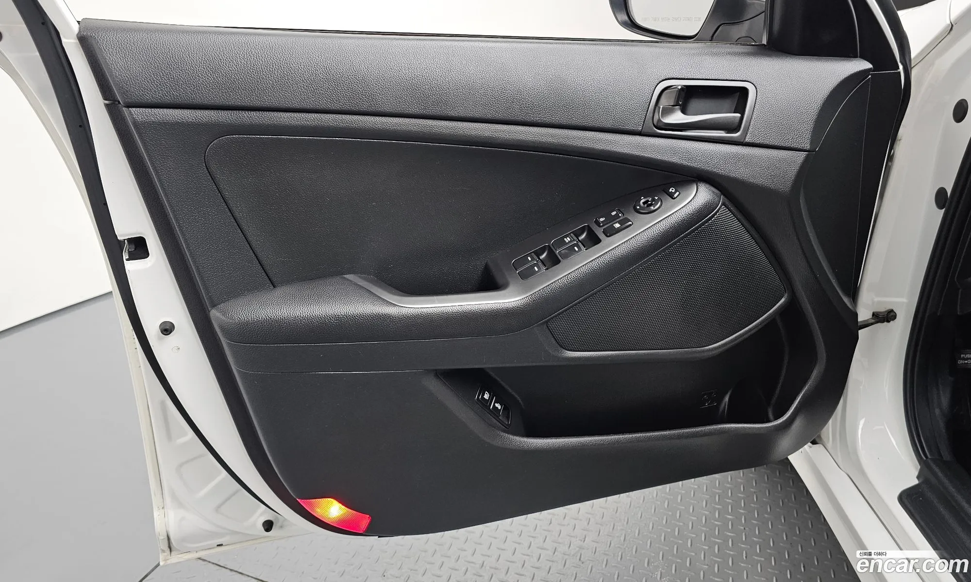 Kia K5 2013 KNAGN418BEA429729 — 24