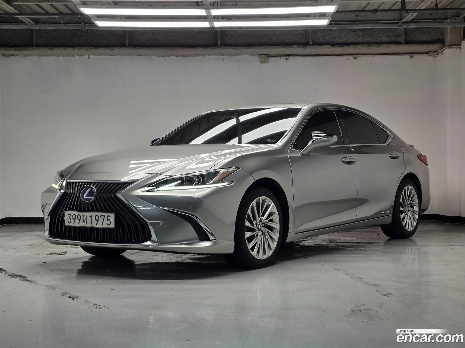 Lexus ES300h 7th Gen 2019 — 18