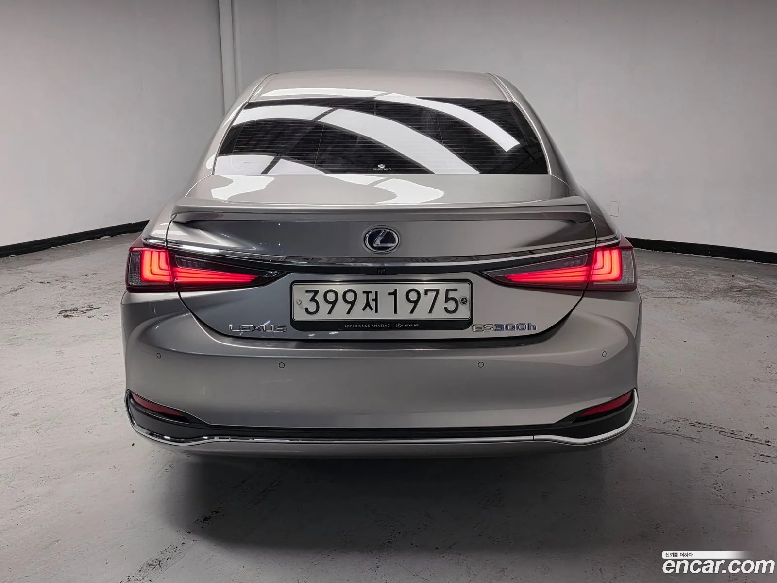 Lexus ES300h 7th Gen 2019 — 8