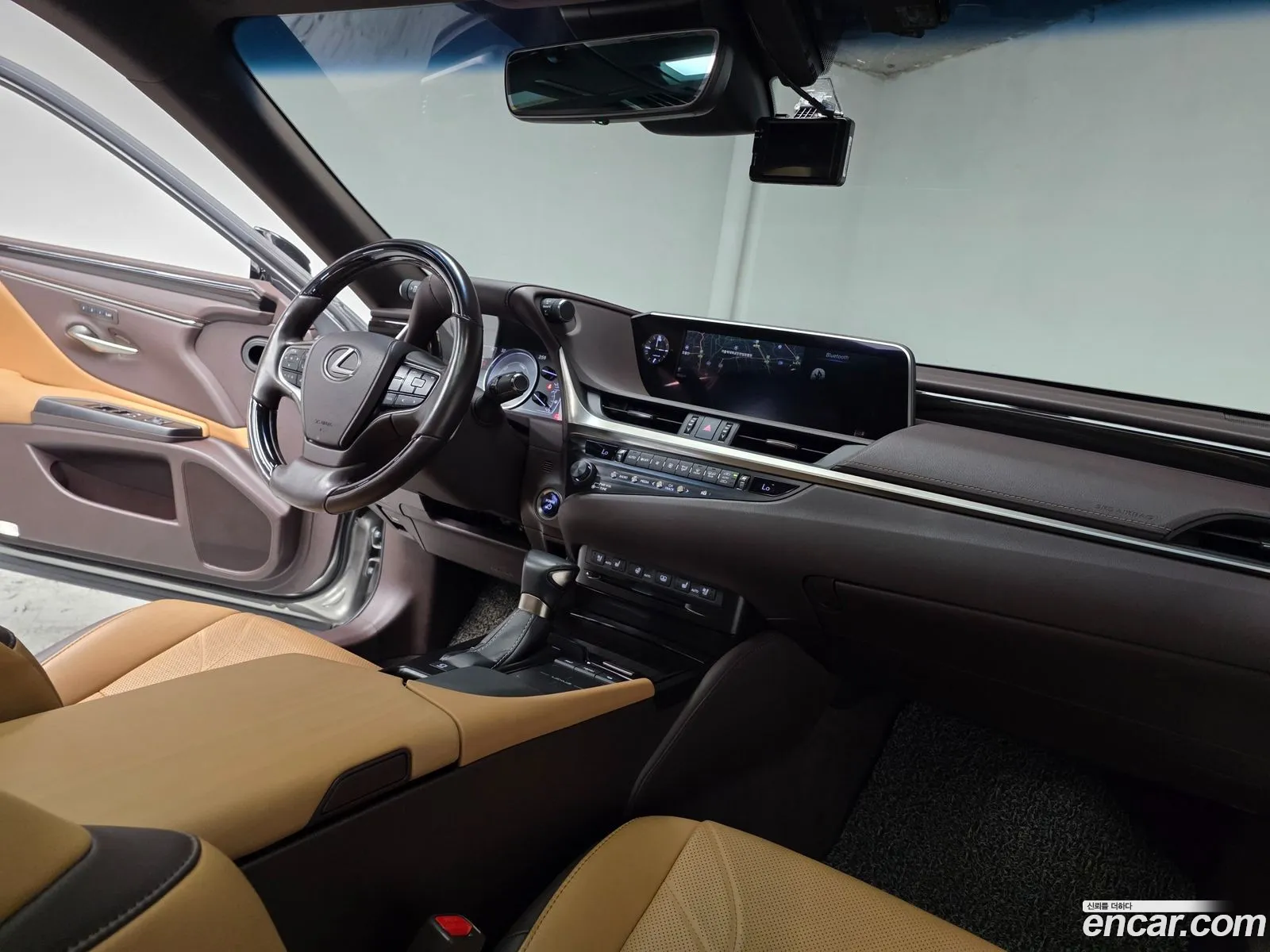 Lexus ES300h 7th Gen 2019 — 17