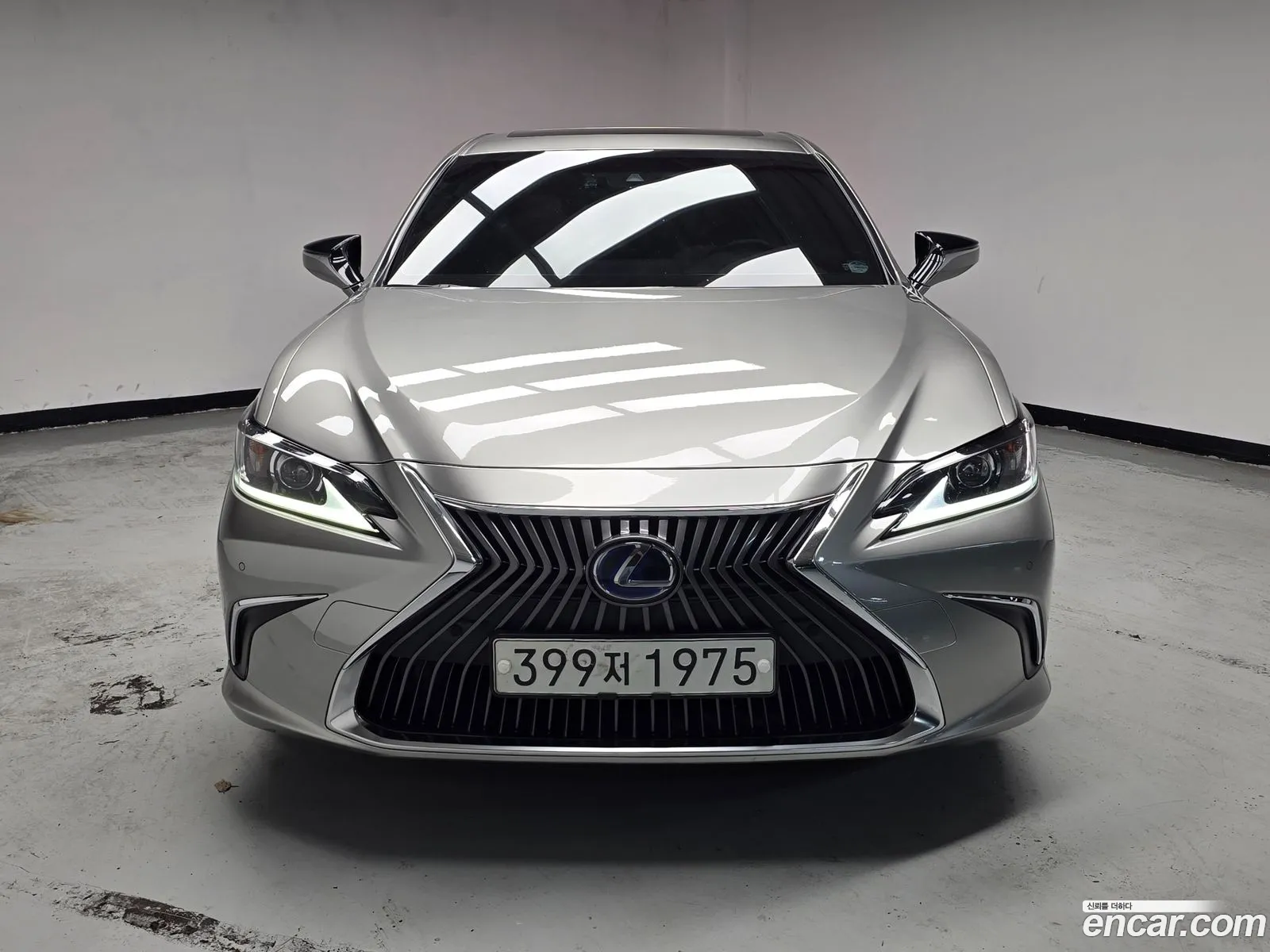 Lexus ES300h 7th Gen 2019 — 11