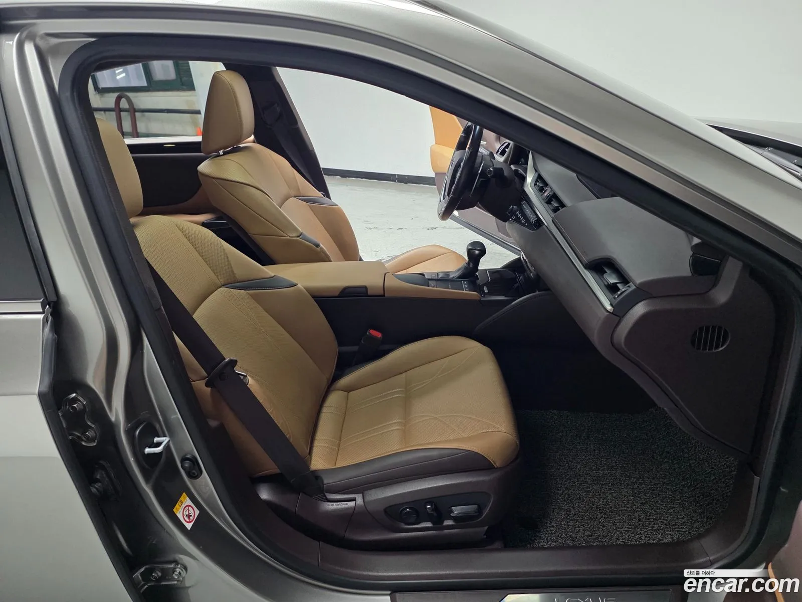 Lexus ES300h 7th Gen 2019 — 20