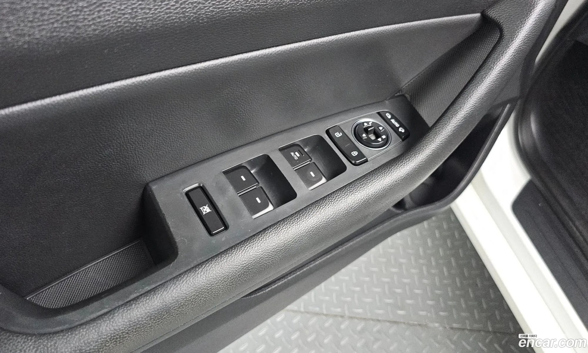 Hyundai LF Sonata 2014 — 13