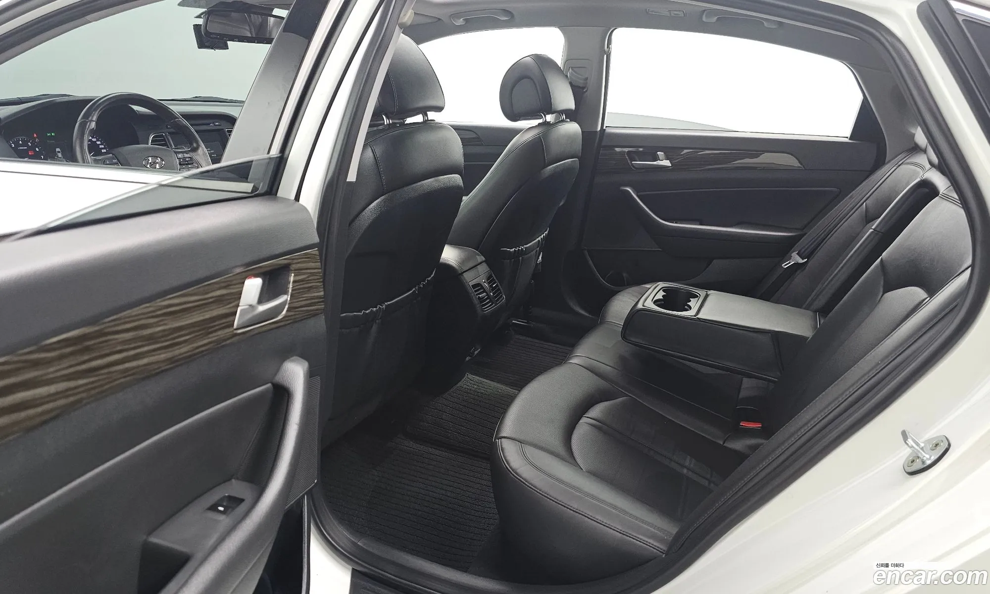 Hyundai LF Sonata 2014 — 17