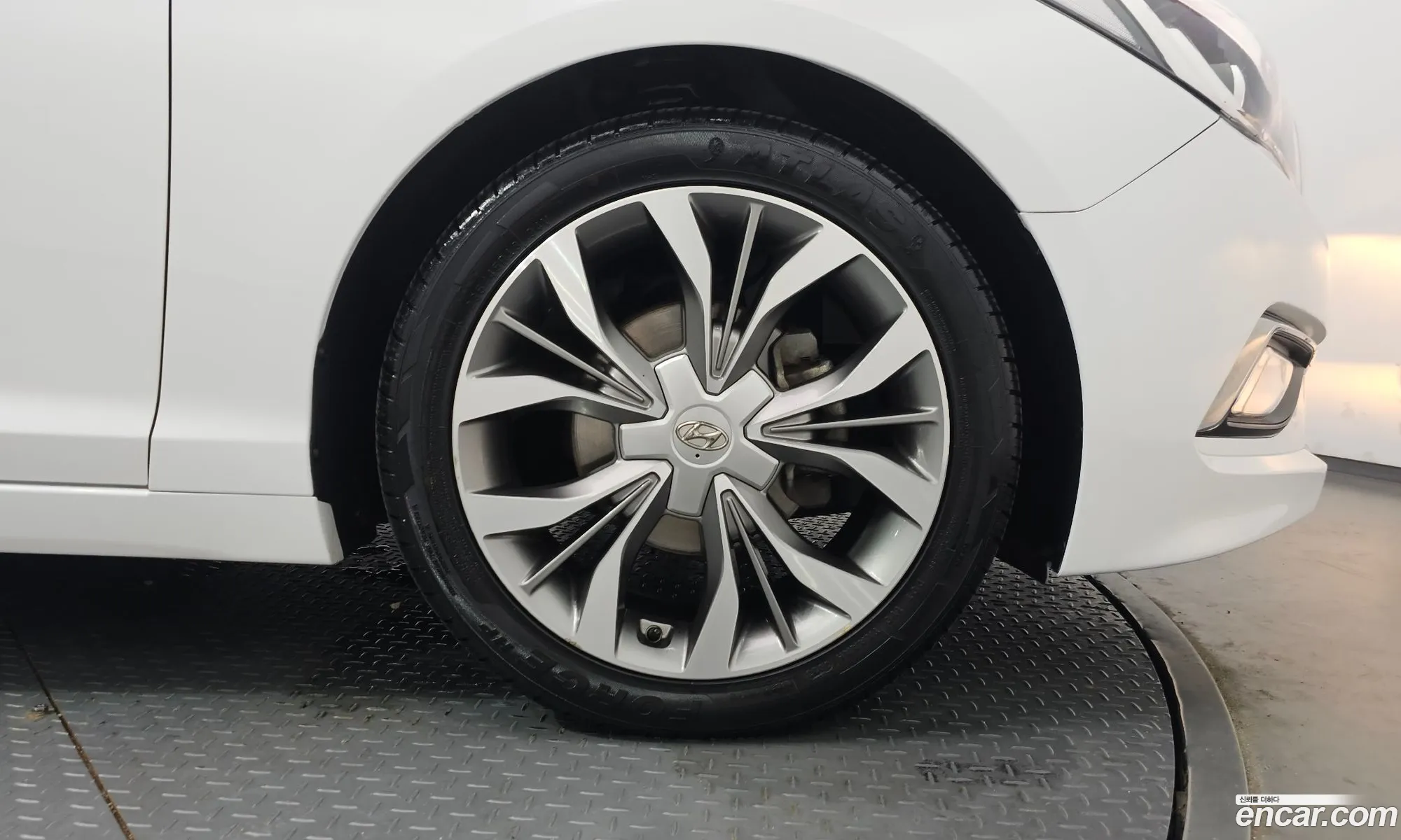 Hyundai LF Sonata 2014 — 15