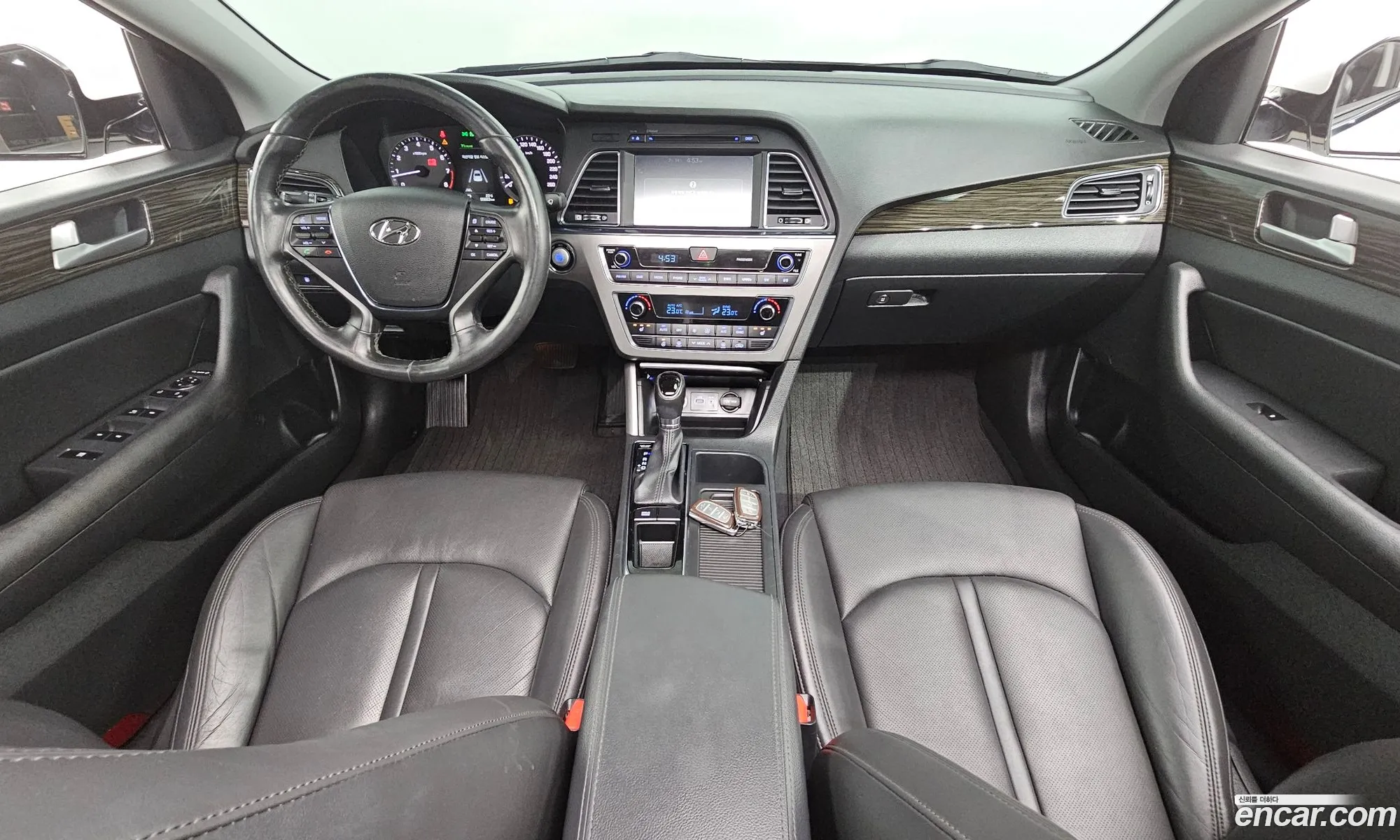 Hyundai LF Sonata 2014 — 12