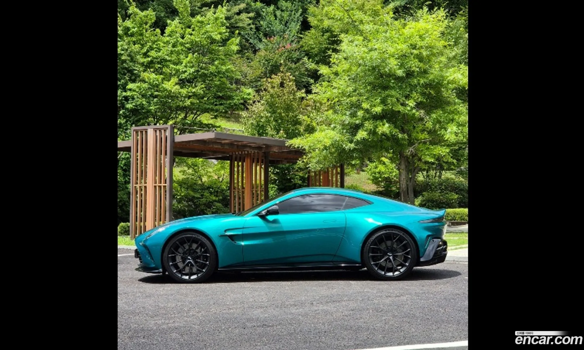 Aston Martin Vantage 2025 — 17