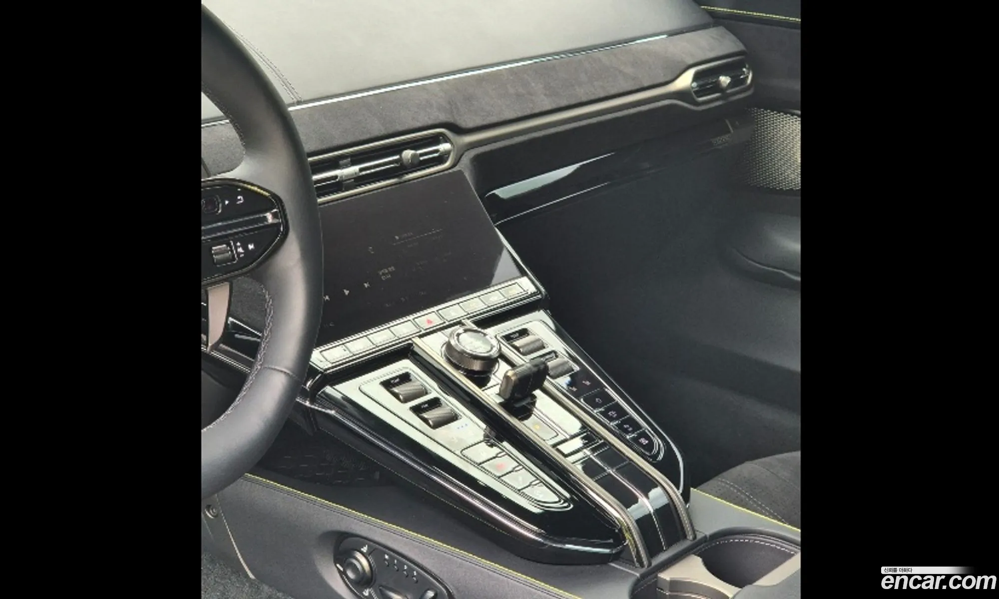 Aston Martin Vantage 2025 — 19