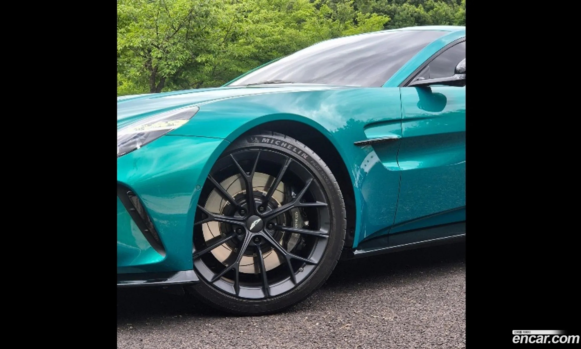 Aston Martin Vantage 2025 — 10