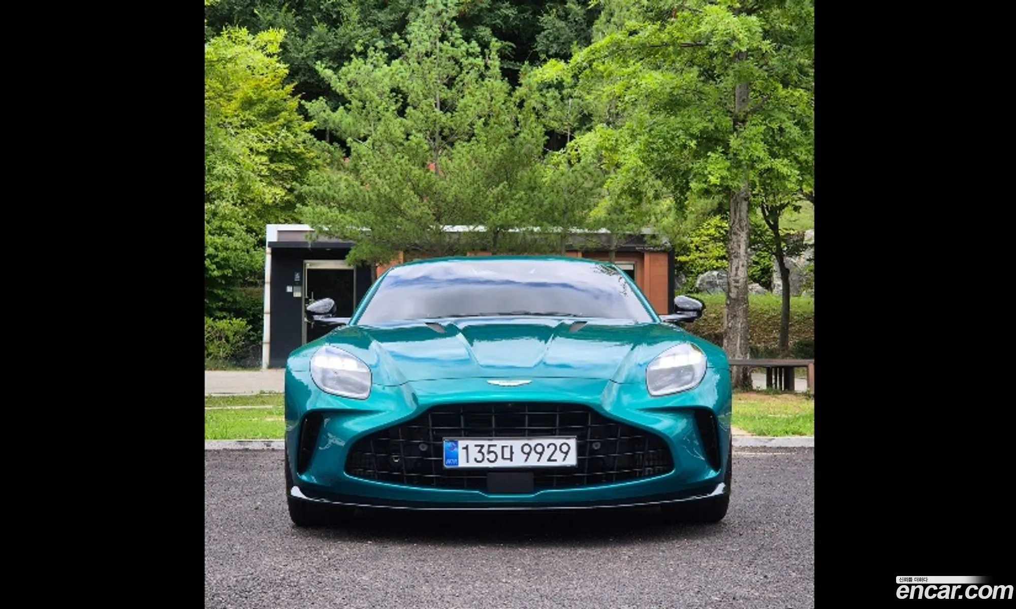 Aston Martin Vantage 2025 — 13