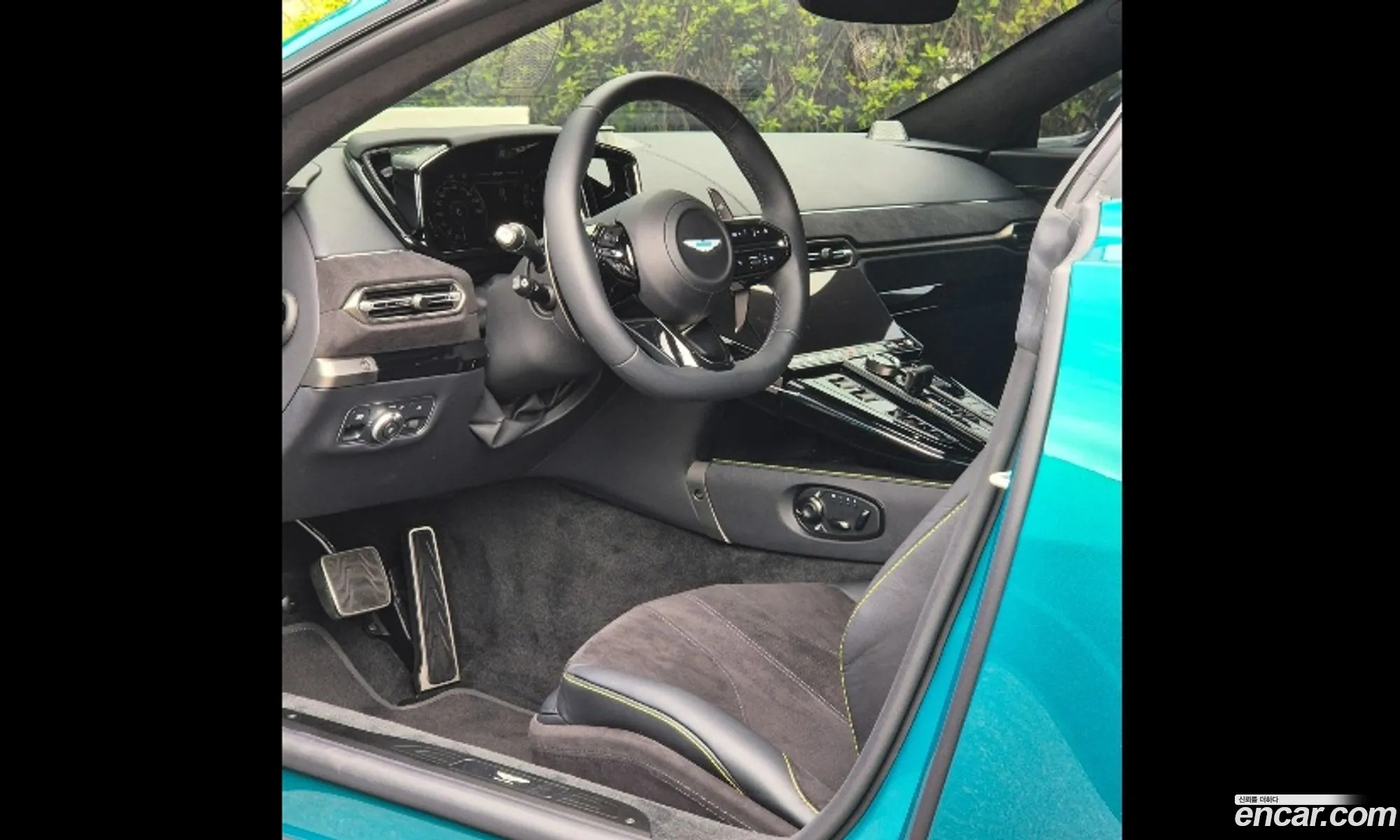 Aston Martin Vantage 2025 — 7