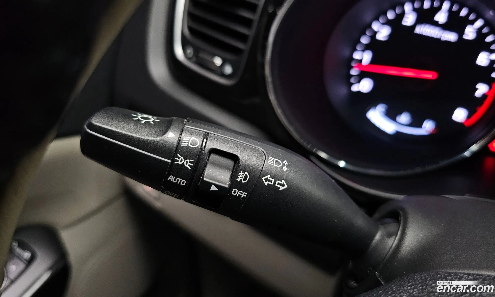Kia Carnival 2018 KNAME811BKS458181 — 4
