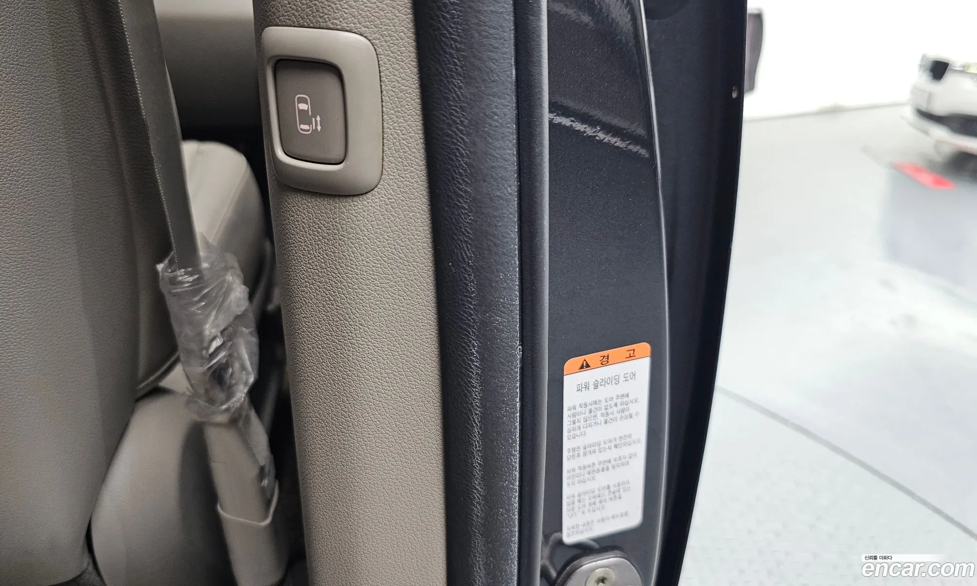 Kia Carnival 2018 KNAME811BKS458181 — 18