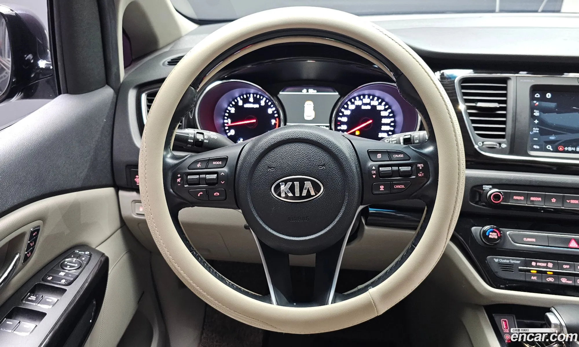 Kia Carnival 2018 KNAME811BKS458181 — 2