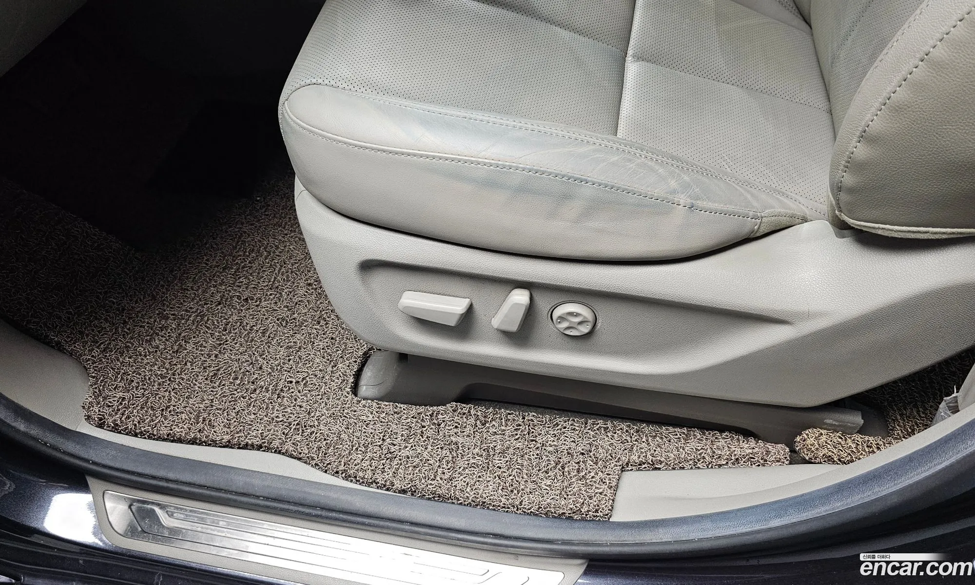 Kia Carnival 2018 KNAME811BKS458181 — 17