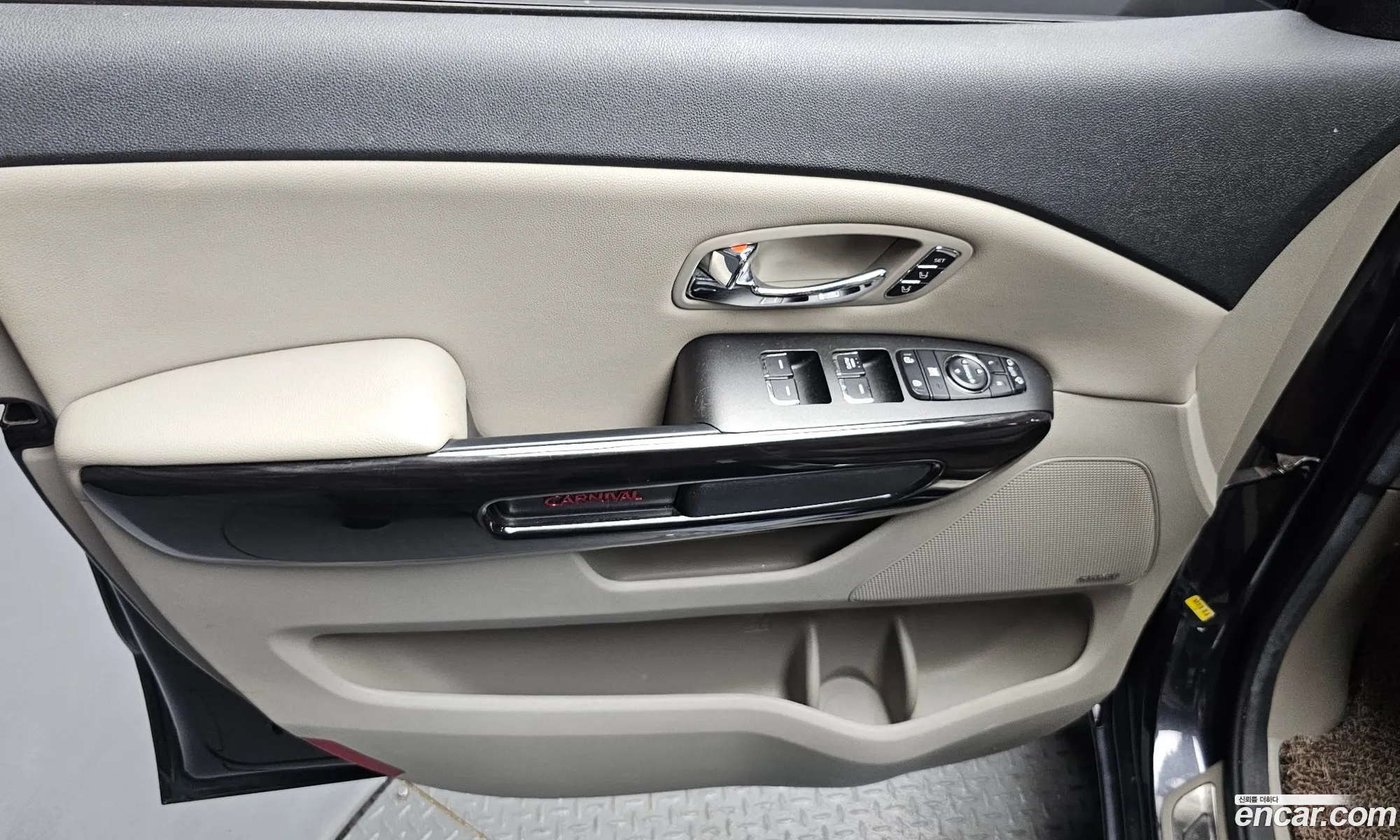 Kia Carnival 2018 KNAME811BKS458181 — 35