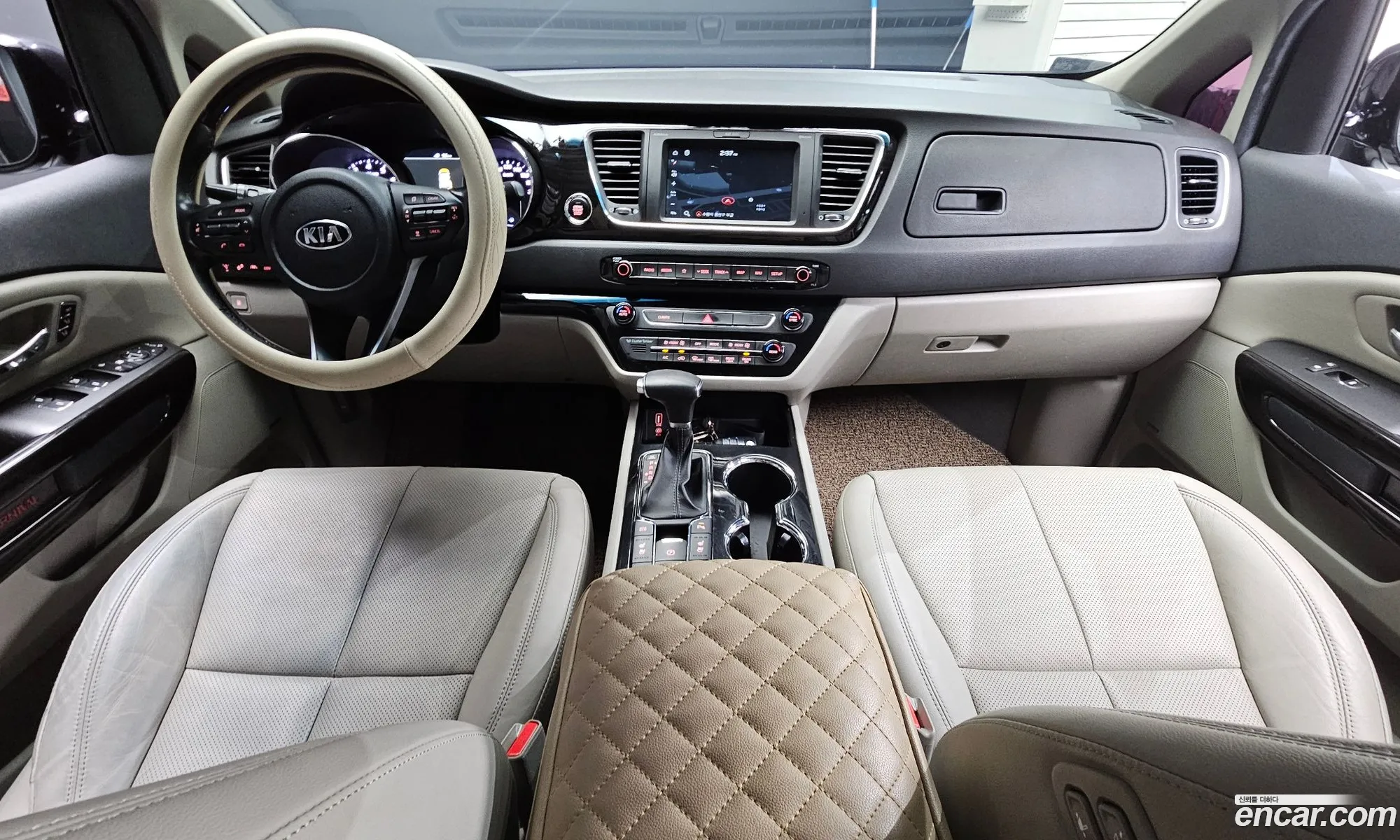 Kia Carnival 2018 KNAME811BKS458181 — 8