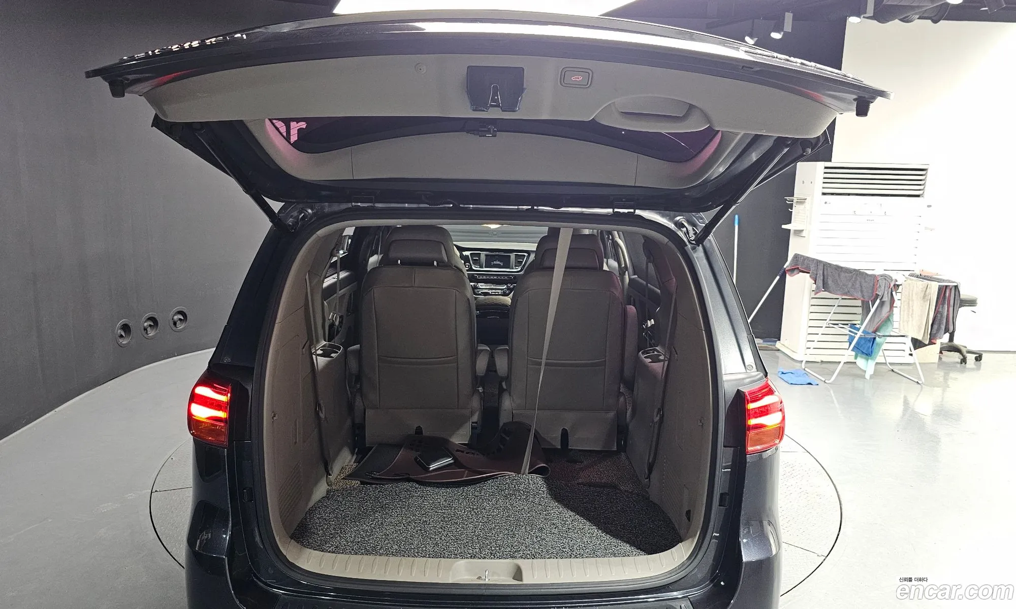 Kia Carnival 2018 KNAME811BKS458181 — 9