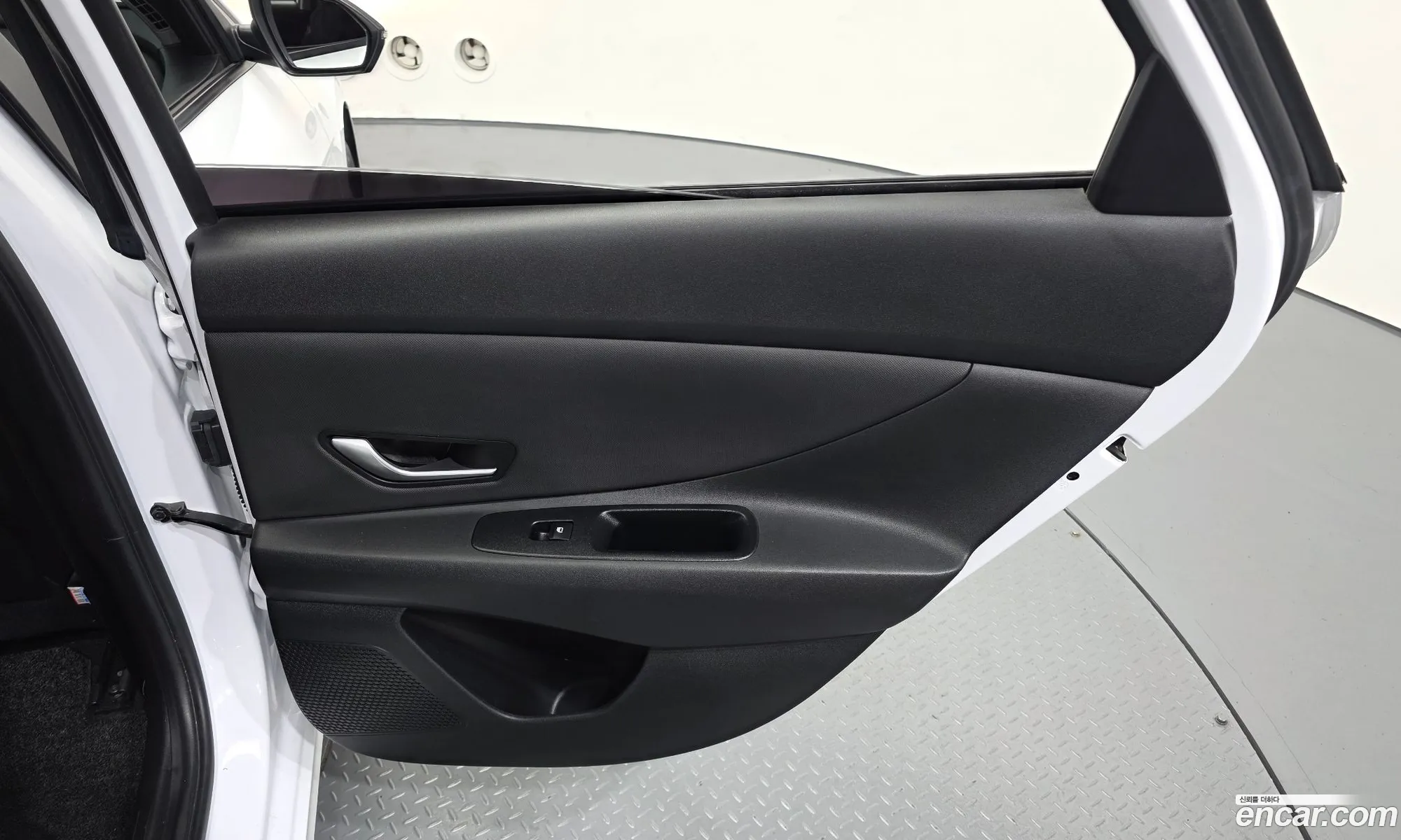 Hyundai Elantra 2020 — 16