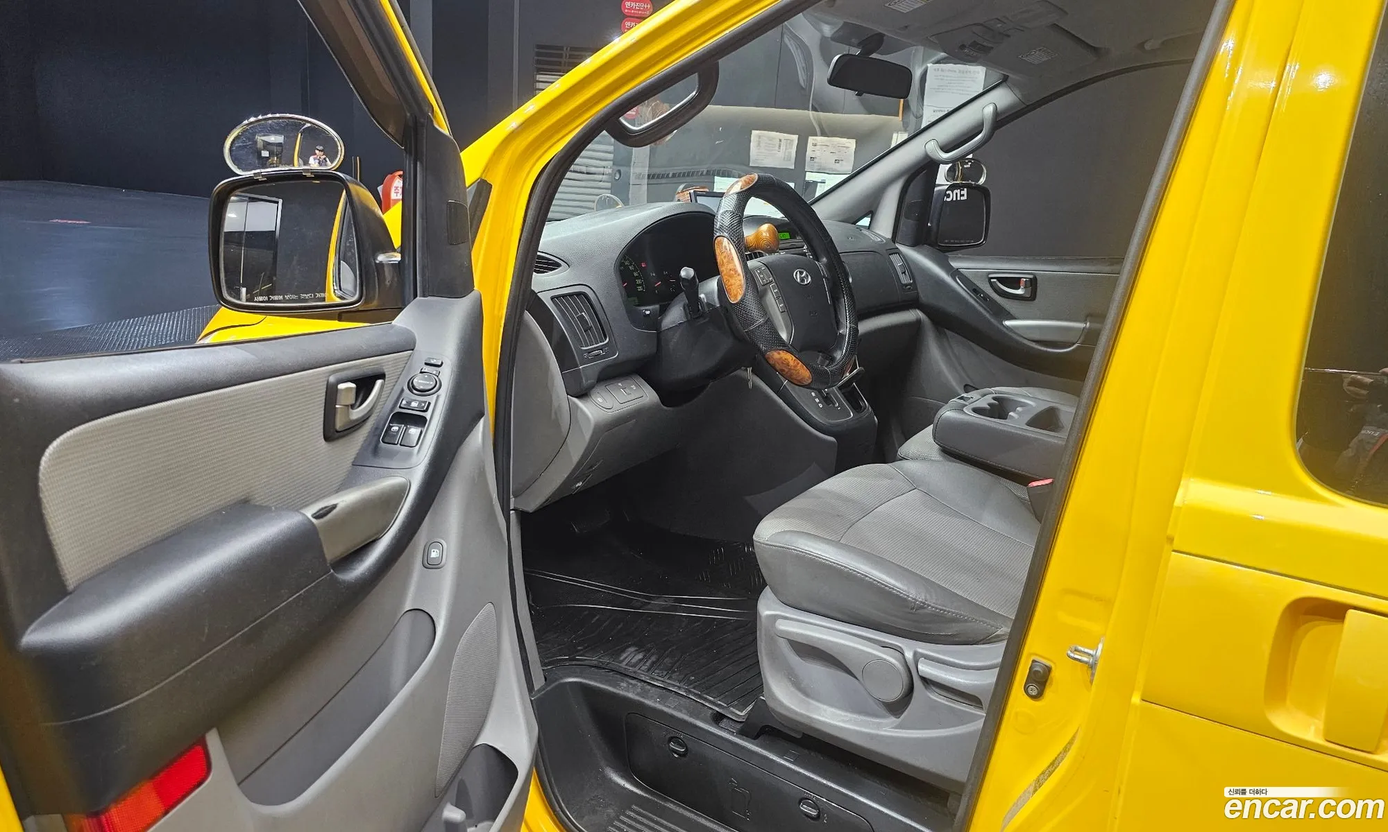 Hyundai Grand Starex 2011 — 32