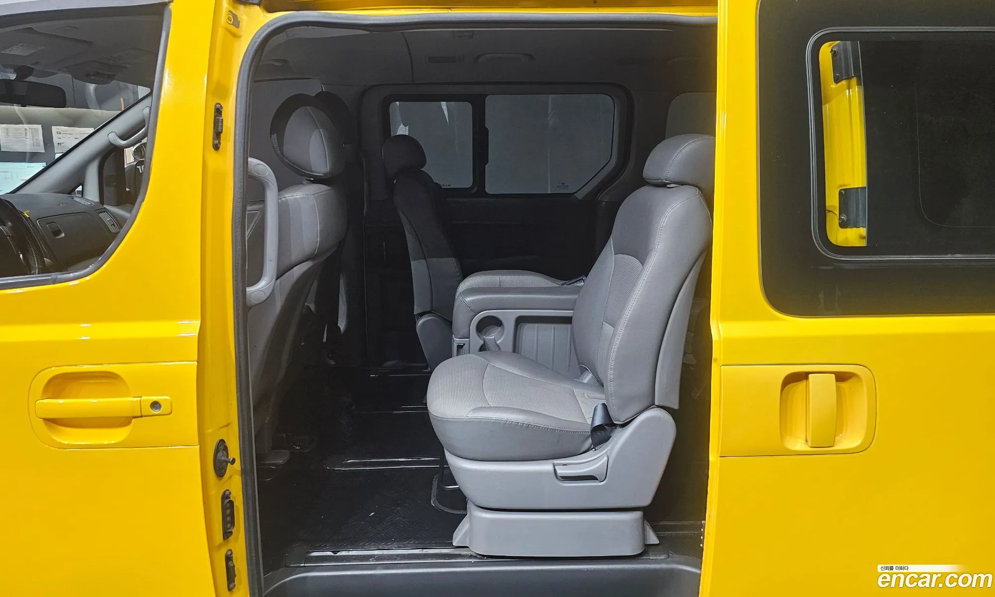 Hyundai Grand Starex 2011 — 27