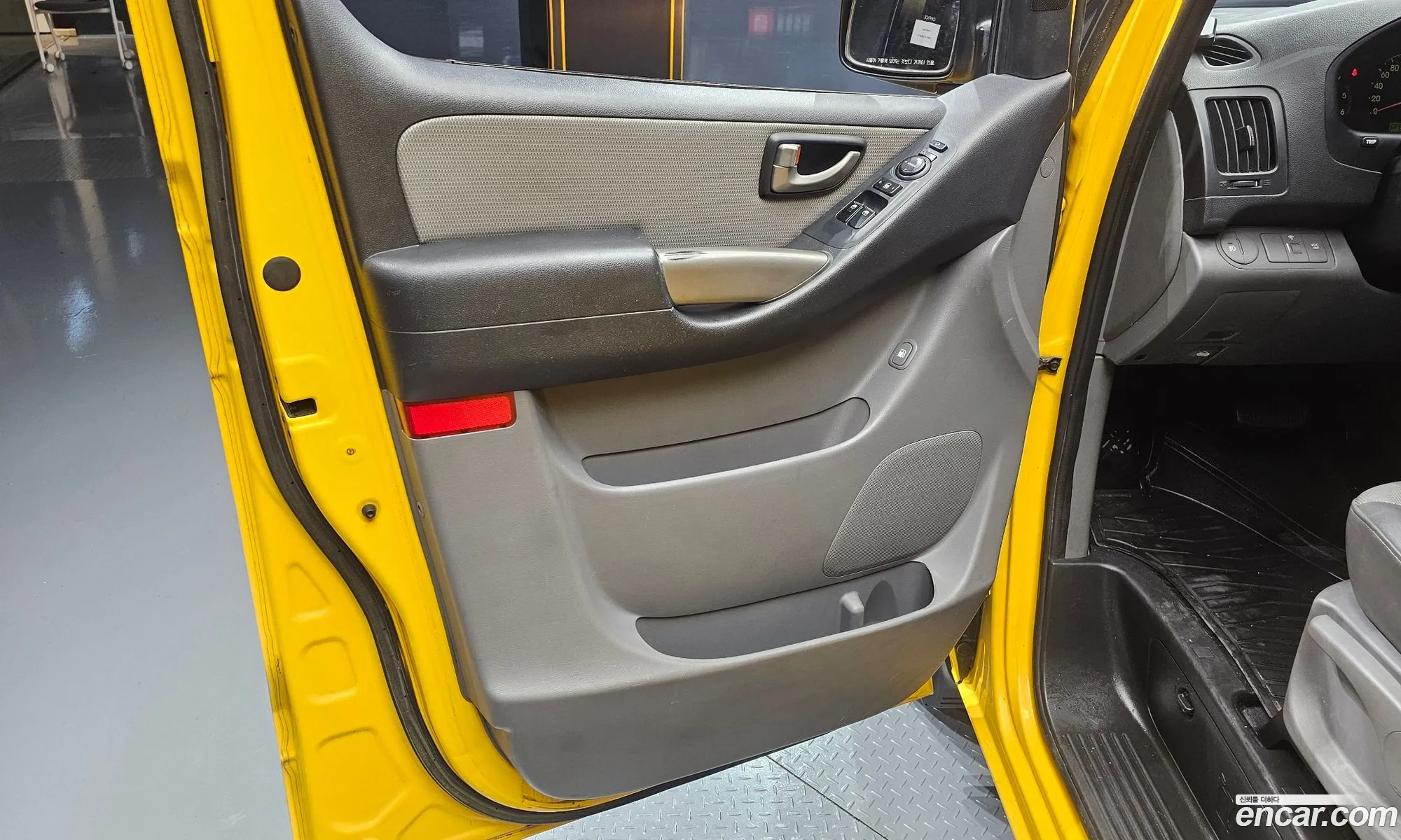 Hyundai Grand Starex 2011 — 21