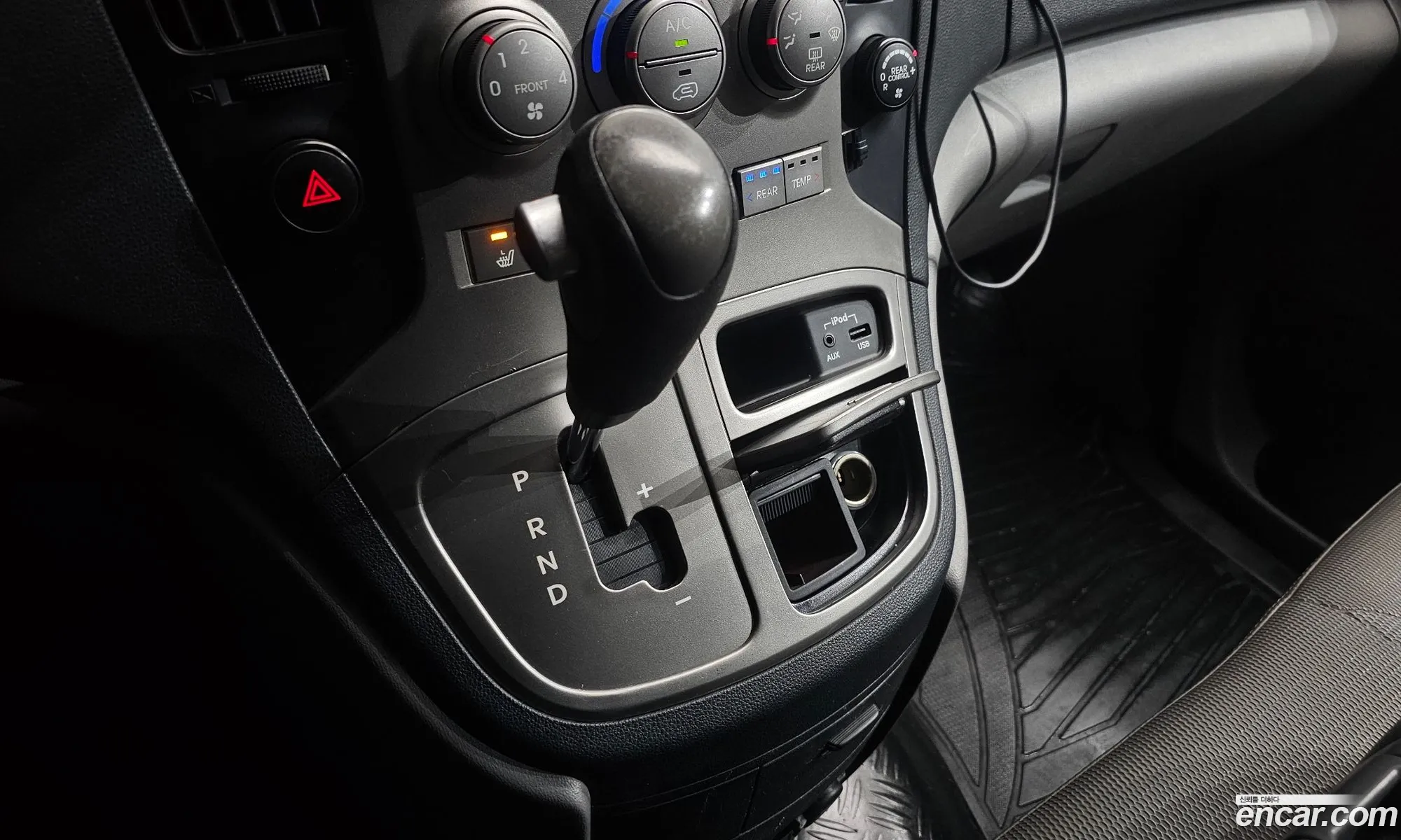 Hyundai Grand Starex 2011 — 17