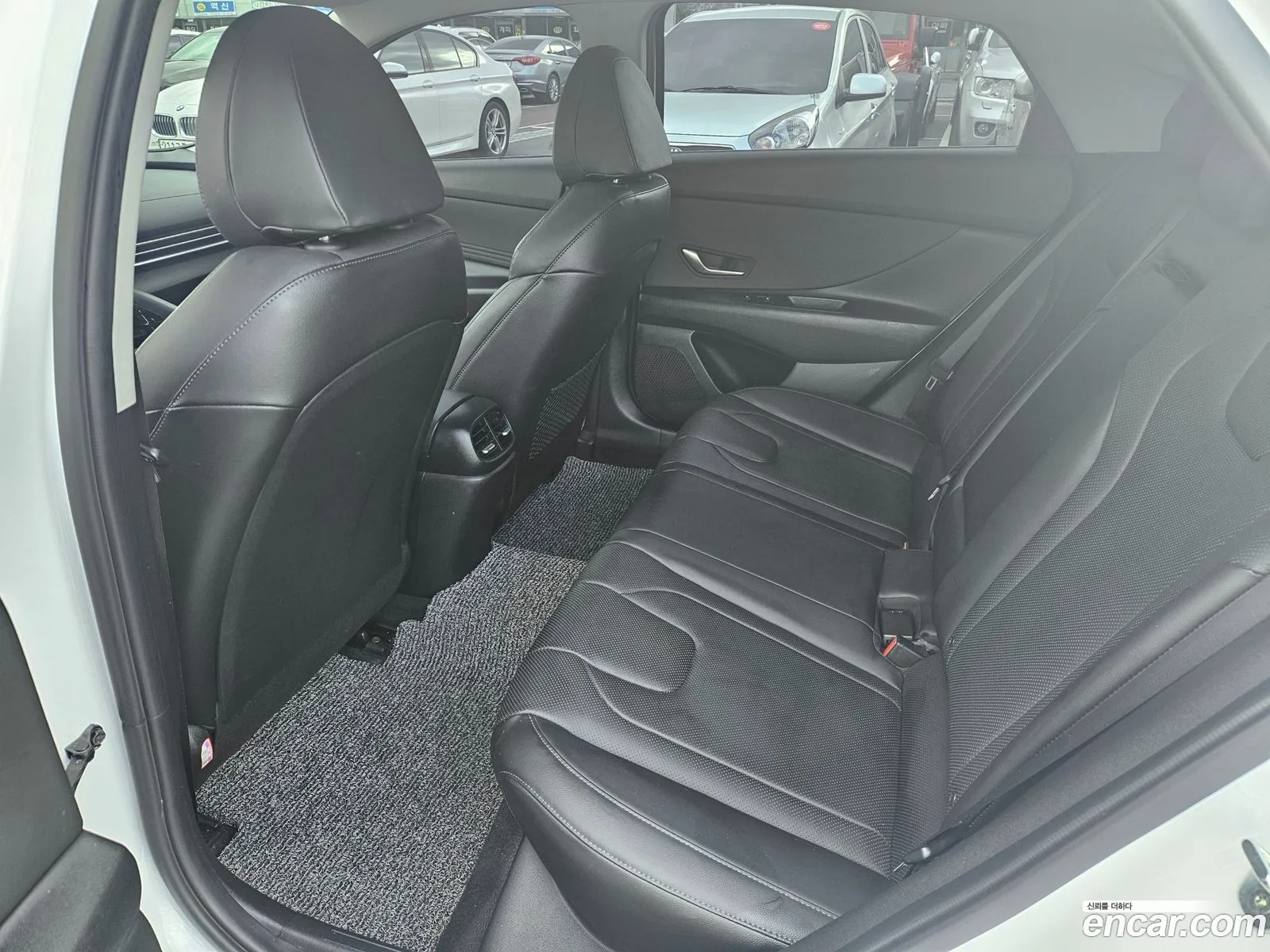 Hyundai Elantra 2020 — 17