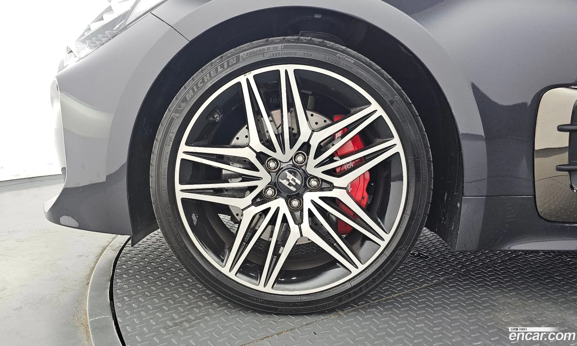Kia Stinger 2018 KNAE751CBJS035542 — 18