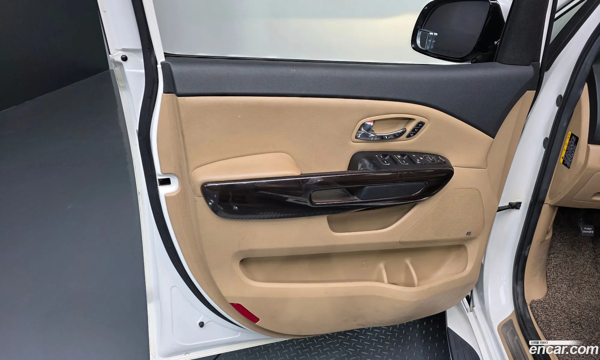 Kia Carnival 2016 KNAME81ABHS277516 — 7