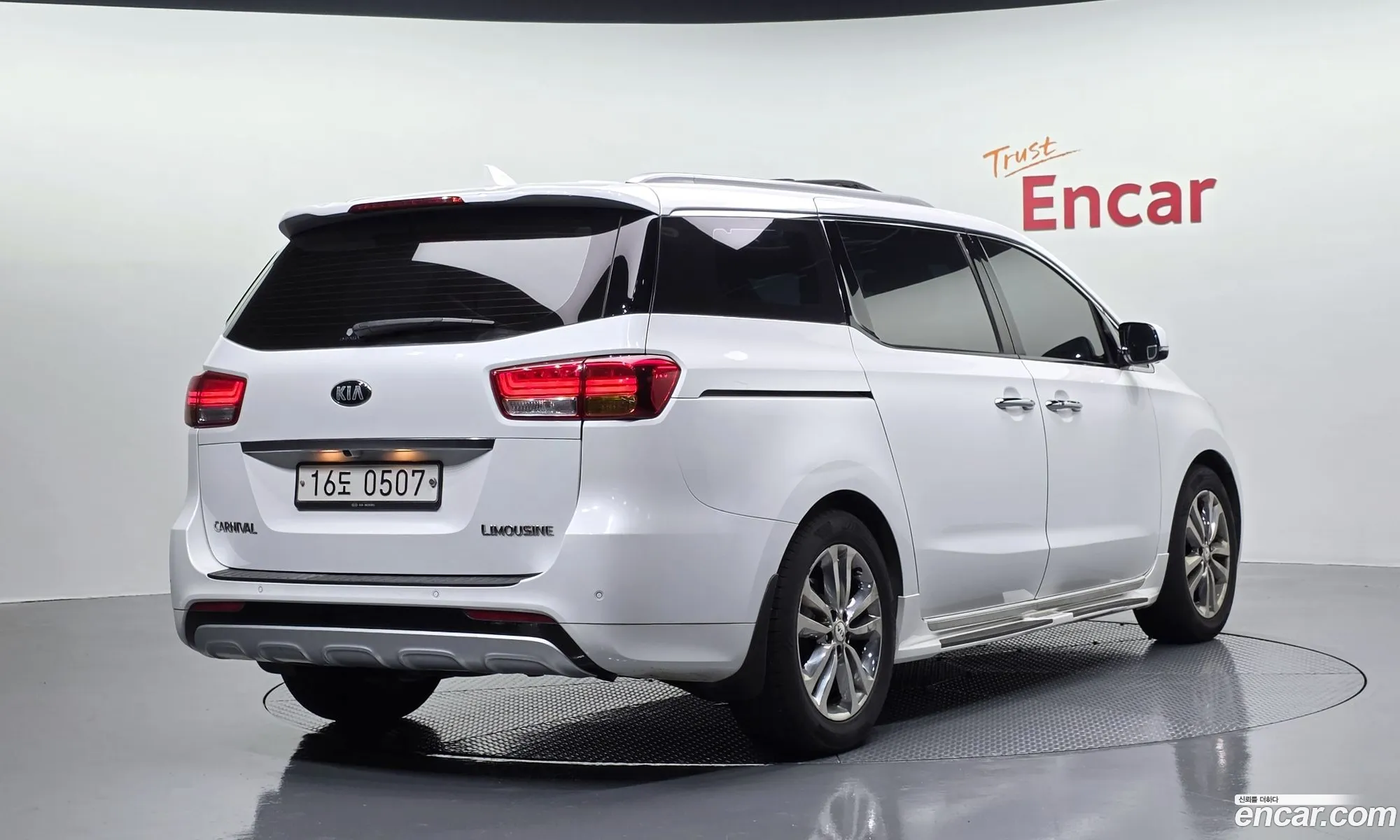 Kia Carnival 2016 KNAME81ABHS277516 — 9