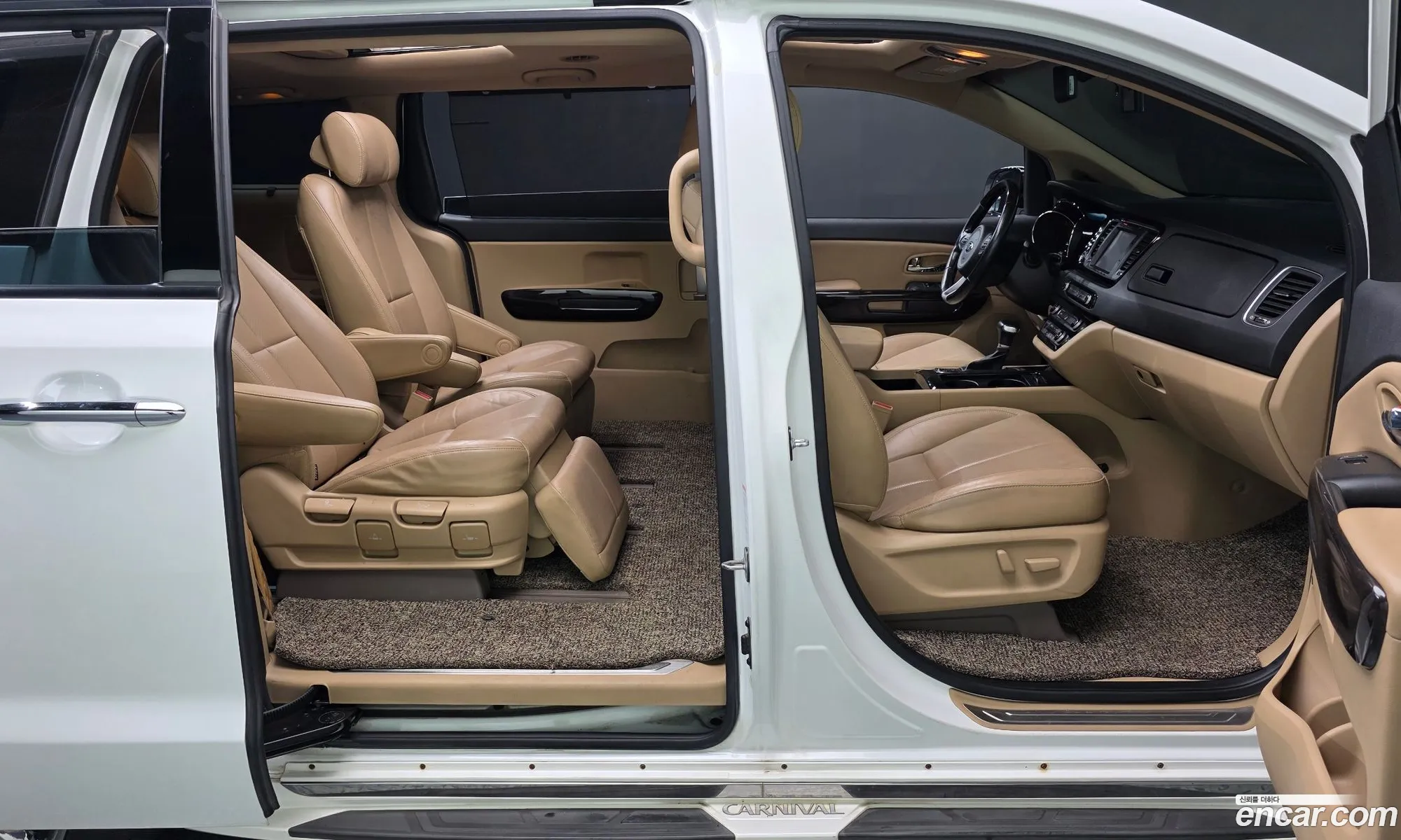 Kia Carnival 2016 KNAME81ABHS277516 — 16