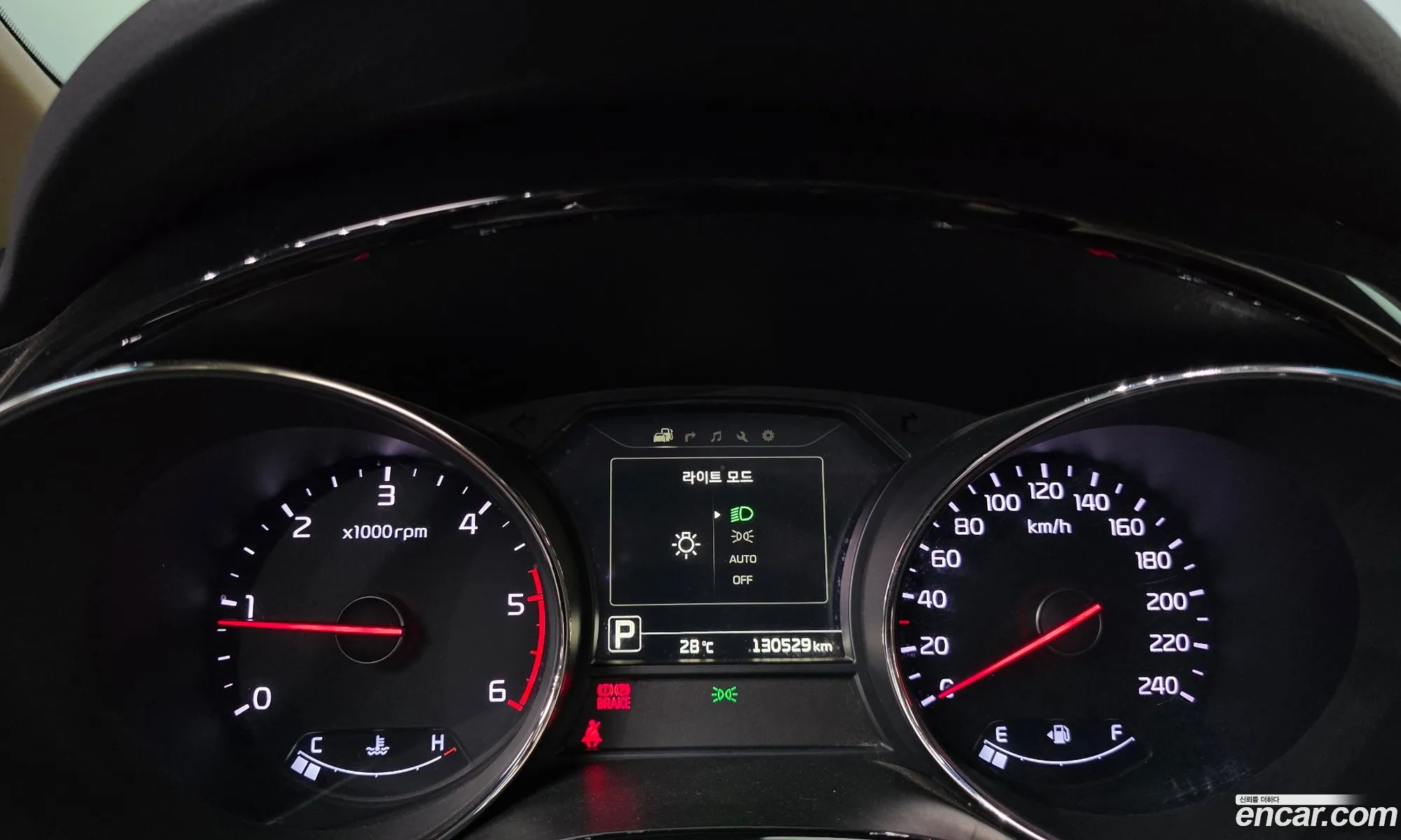 Kia Carnival 2016 KNAME81ABHS277516 — 10