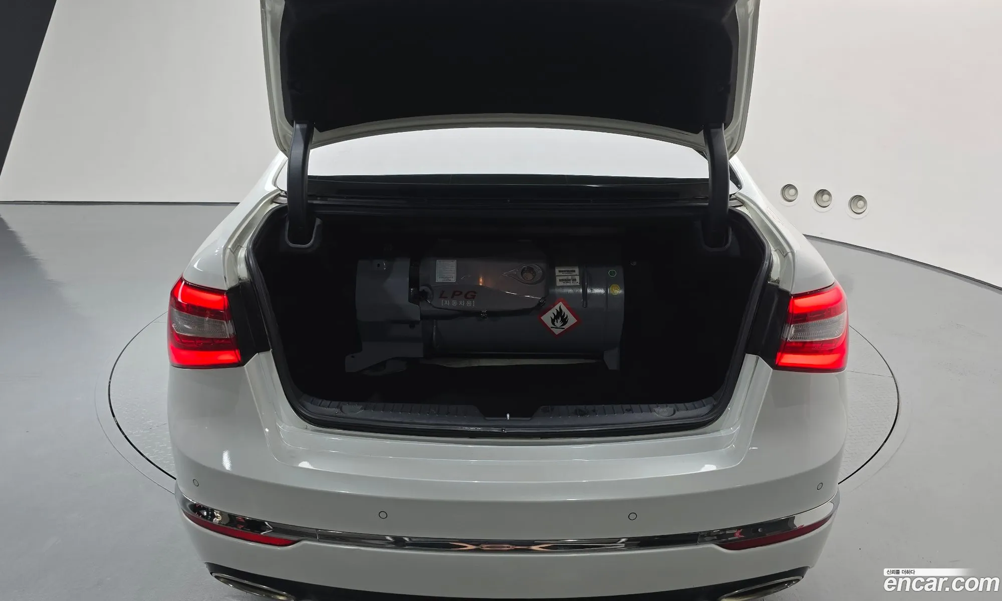 Kia K7 2014 KNALL418BEA174327 — 12
