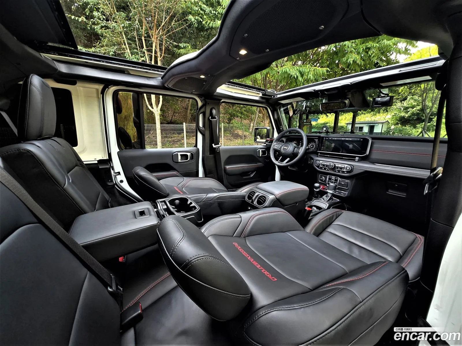 Jeep Wrangler 2025 — 13