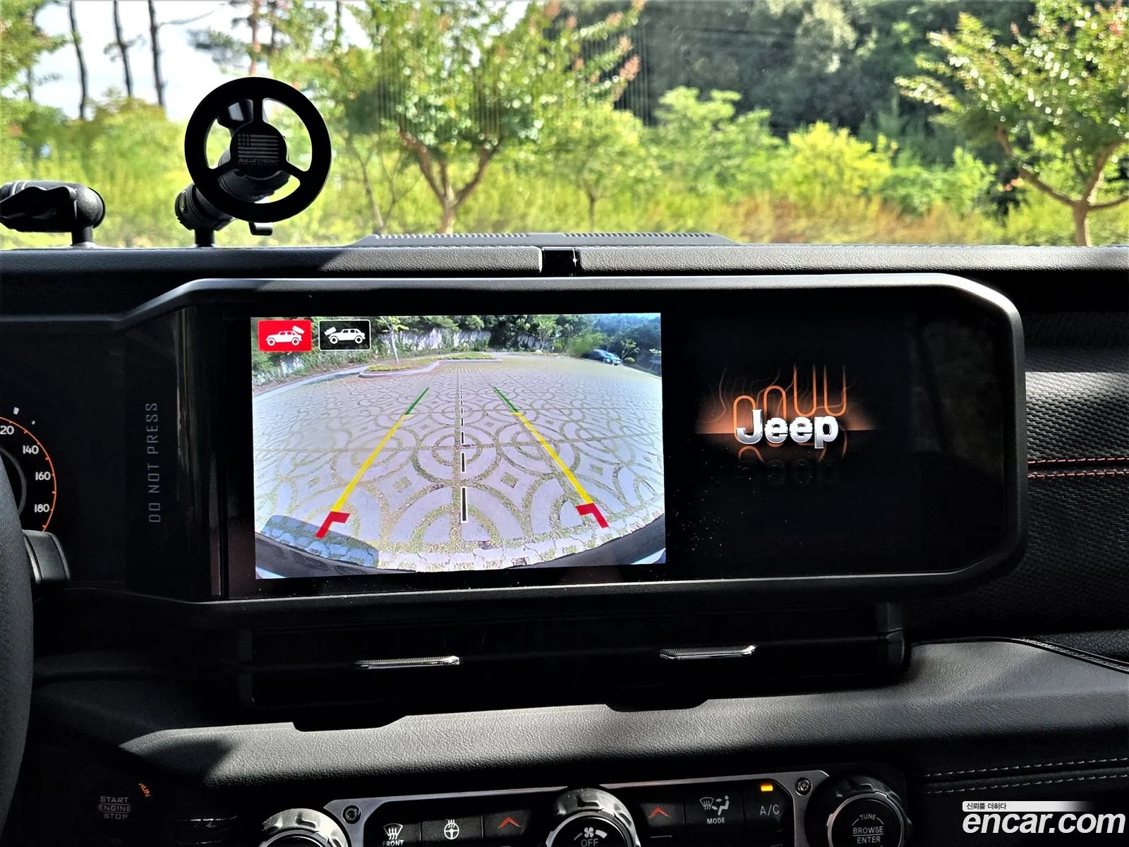 Jeep Wrangler 2025 — 4