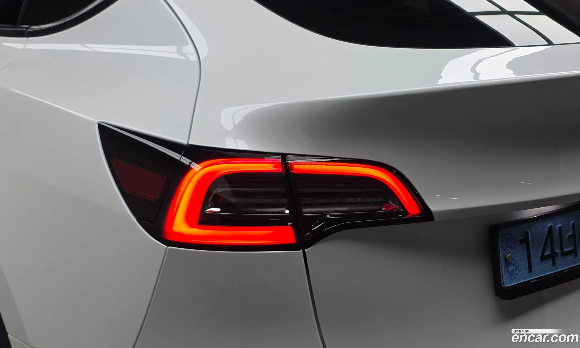 Tesla Model Y 2024 LRWYGCFS2RC417668 — 25