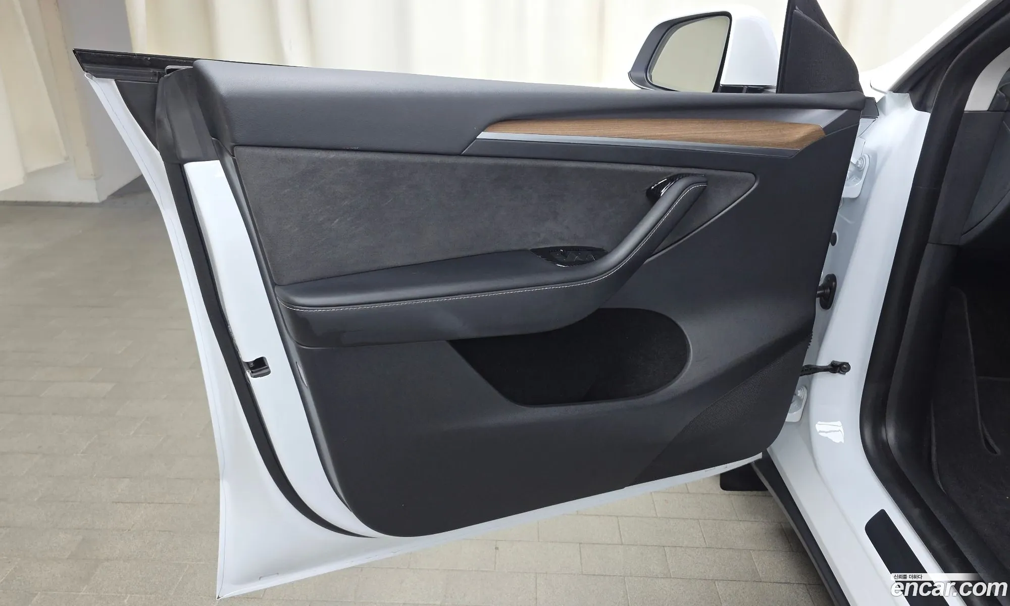 Tesla Model Y 2024 LRWYGCFS2RC417668 — 27