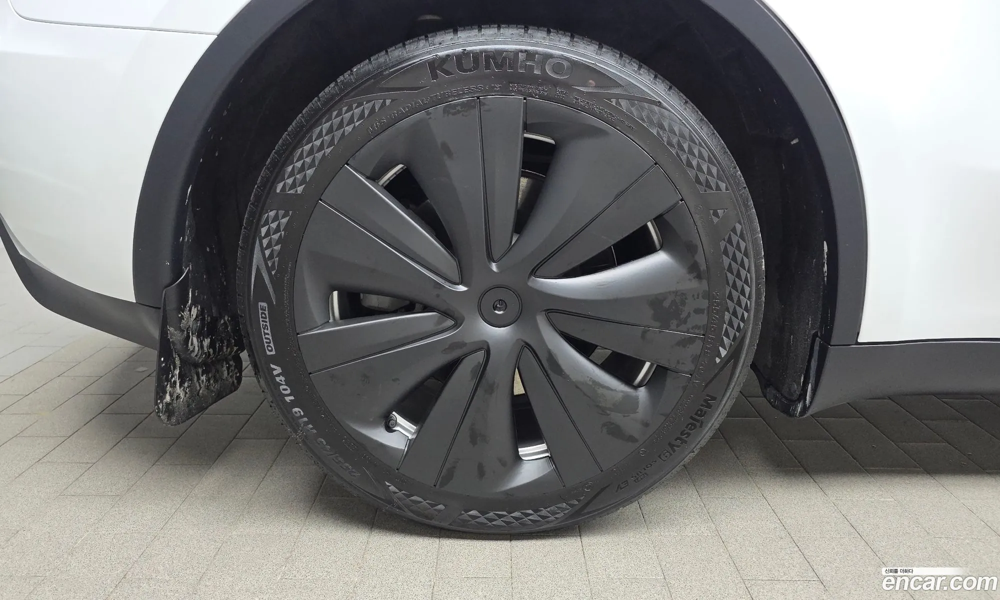 Tesla Model Y 2024 LRWYGCFS2RC417668 — 26