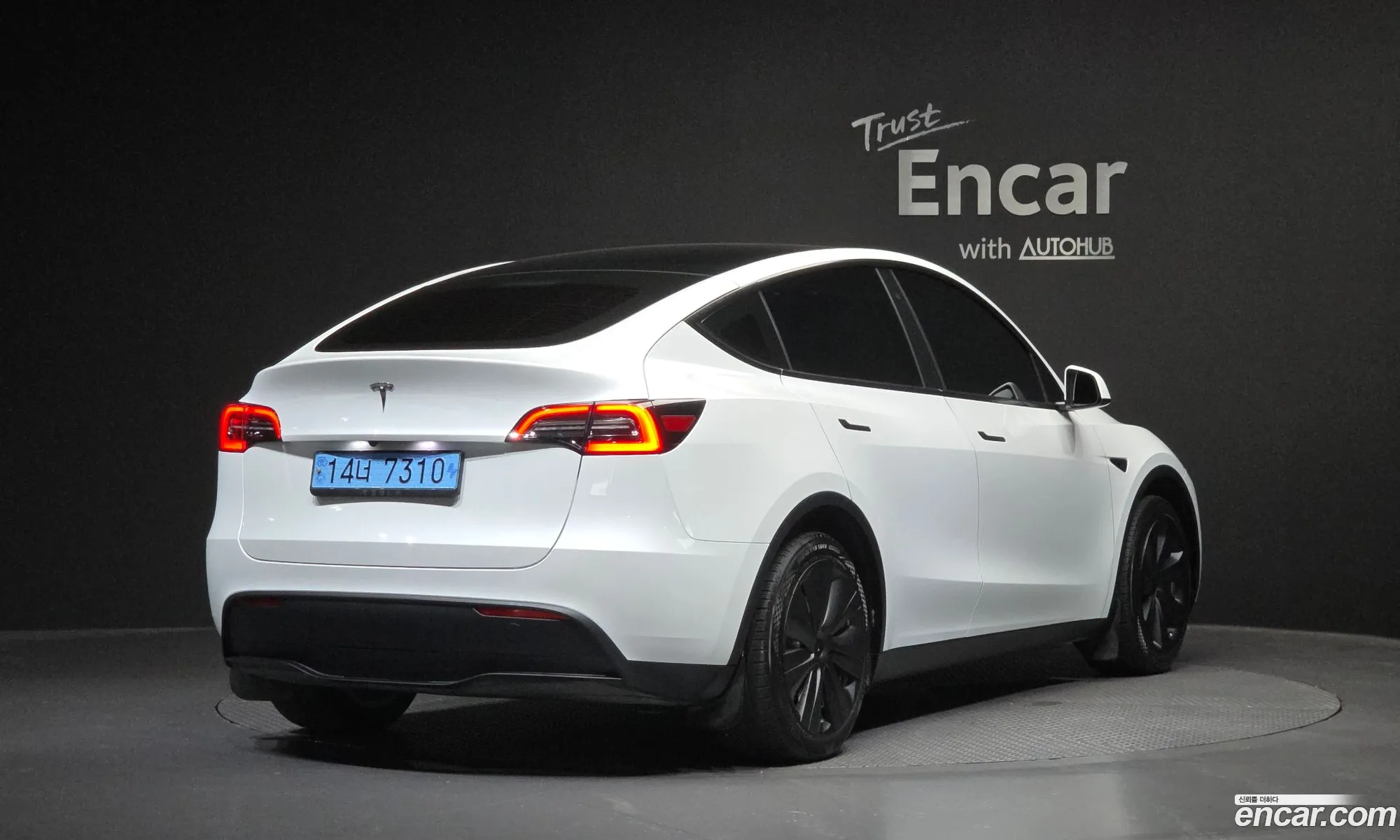 Tesla Model Y 2024 LRWYGCFS2RC417668 — 2