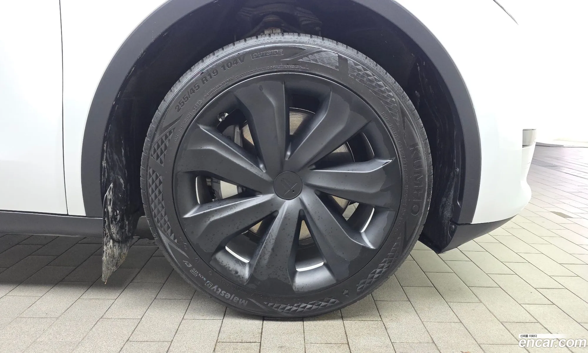Tesla Model Y 2024 LRWYGCFS2RC417668 — 24