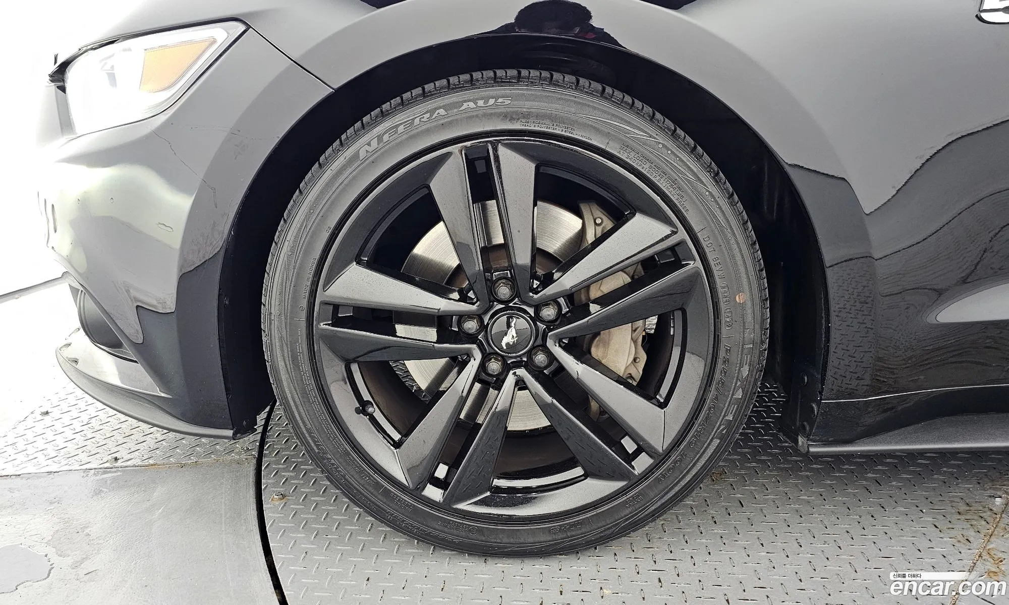 Ford Mustang 2017 1FA6P8TH9H5338412 — 5