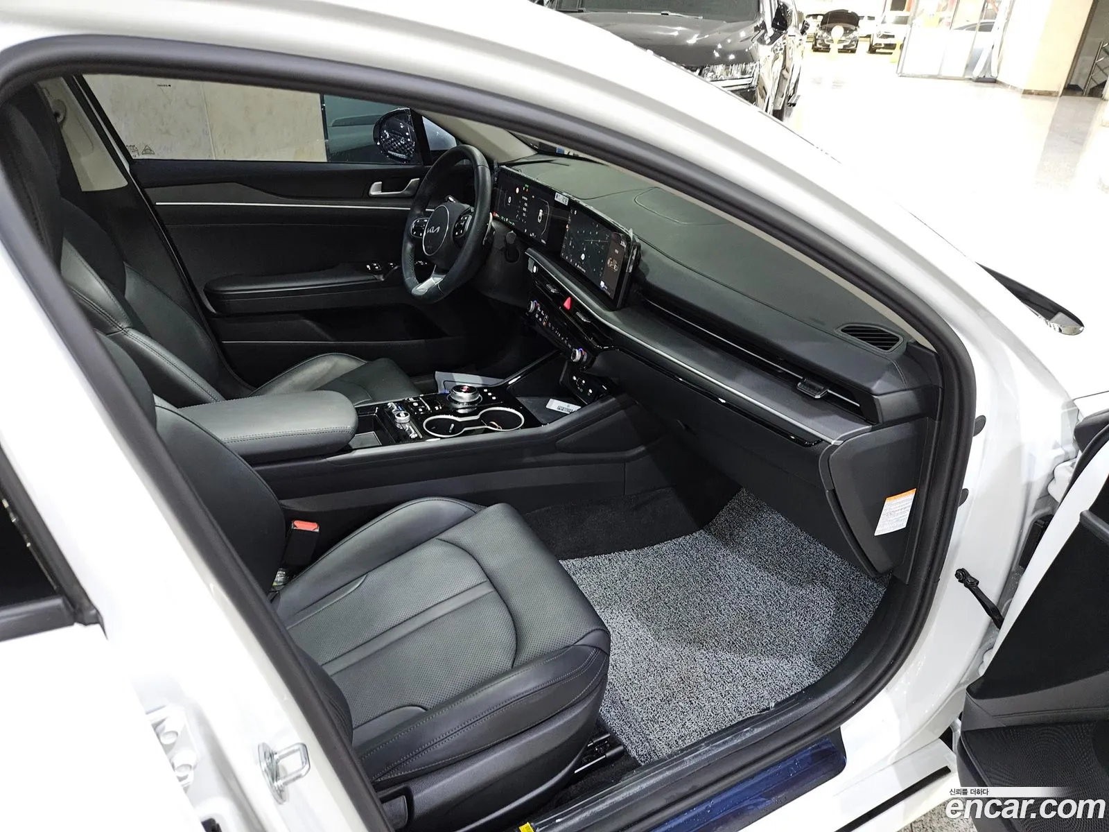 Kia K5 Hybrid 2025 — 18