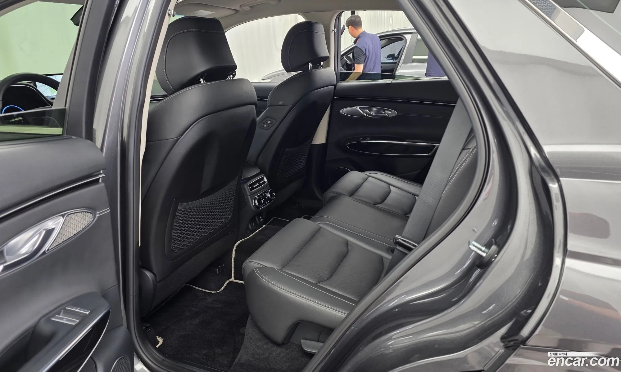 Genesis GV70 2022 KMTMA81BBNU064366 — 33