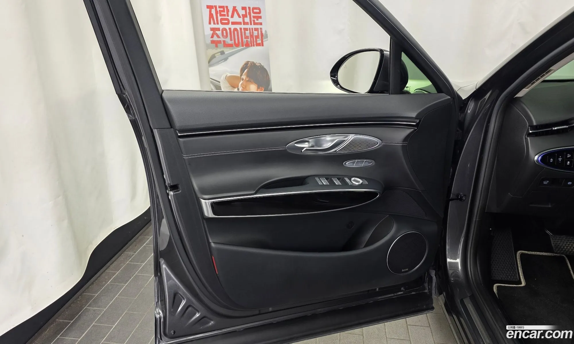 Genesis GV70 2022 KMTMA81BBNU064366 — 8