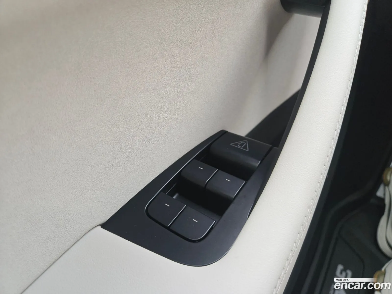 Tesla Model Y 2026 — 16